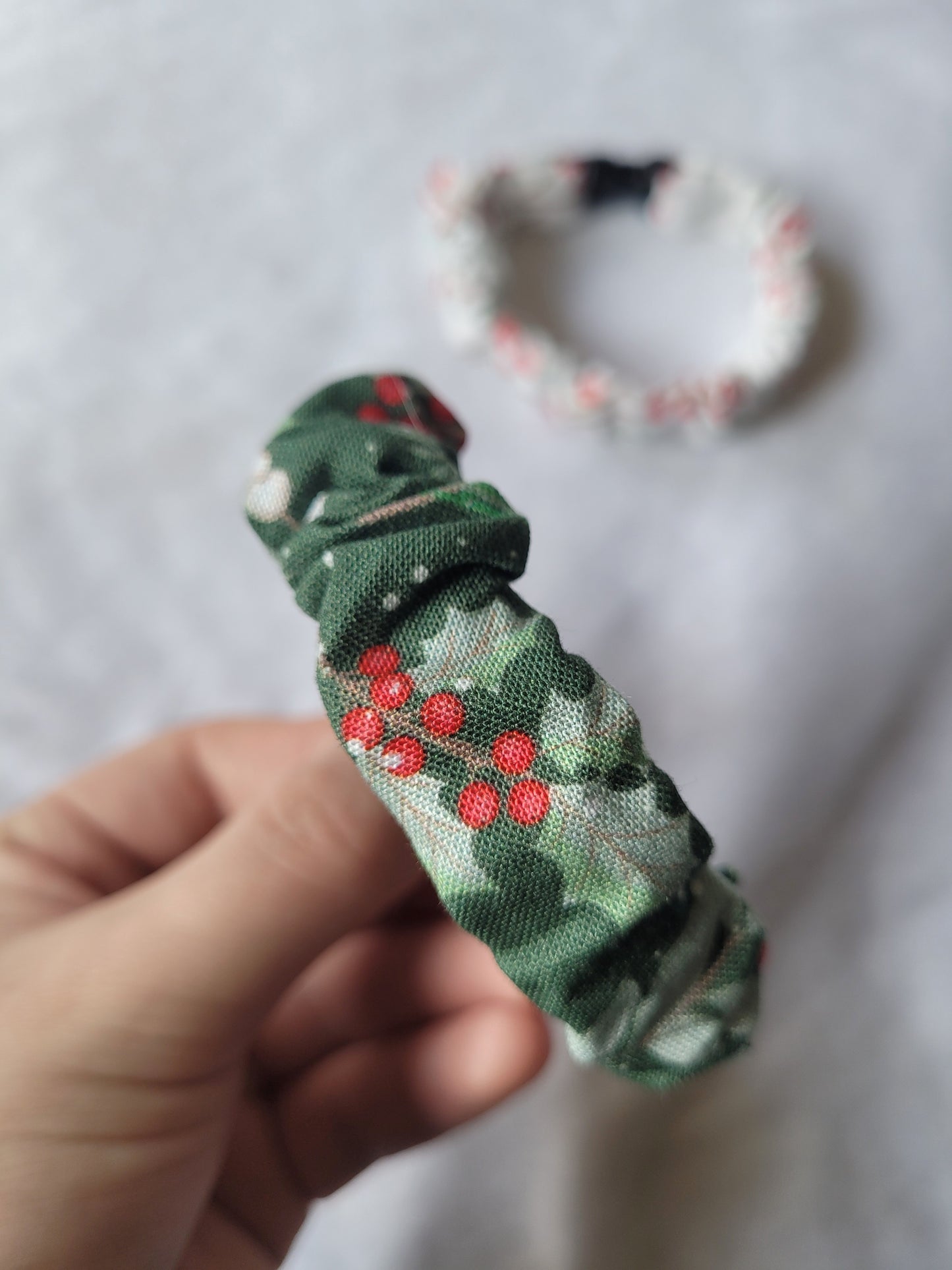 Christmas Berry Breastfeeding Clip