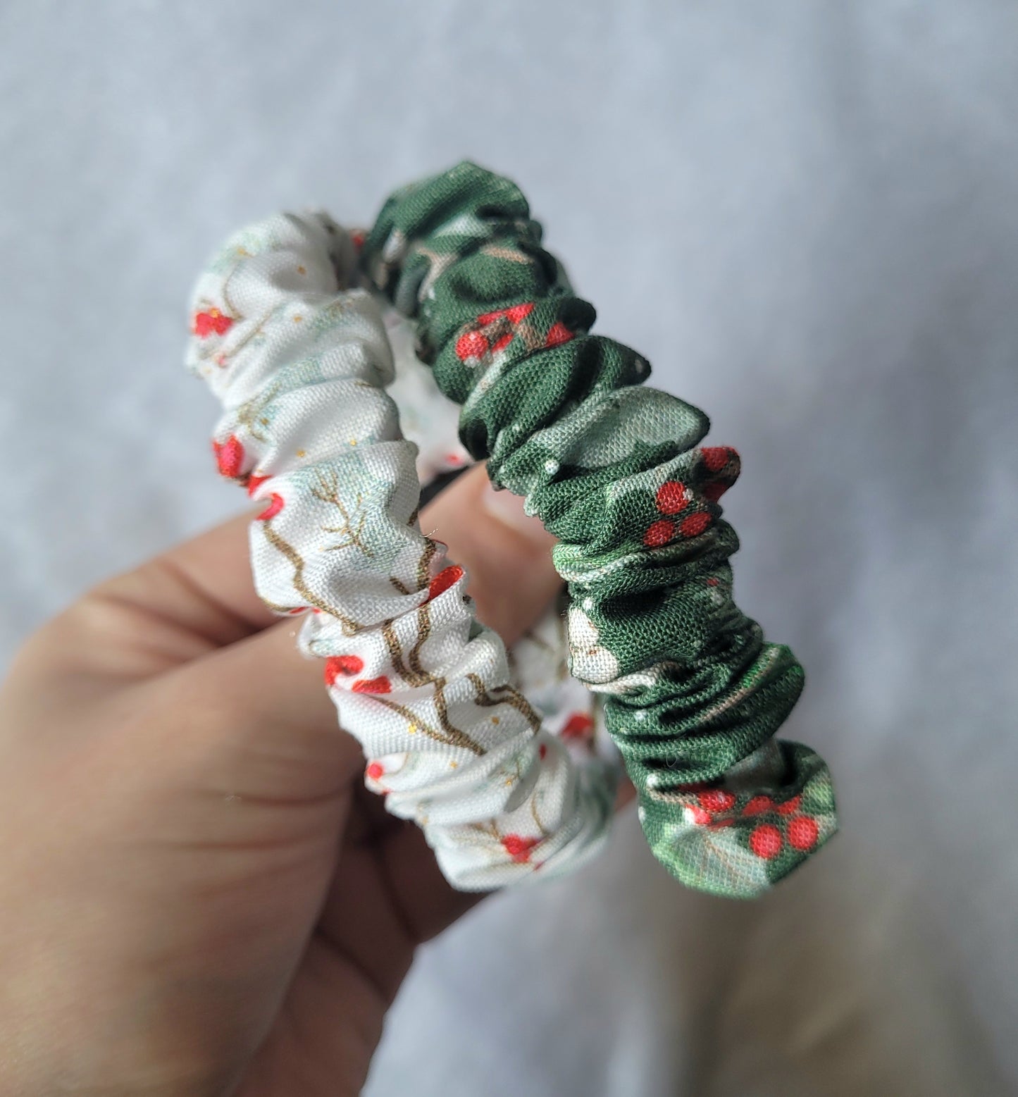 Christmas Berry Breastfeeding Clip